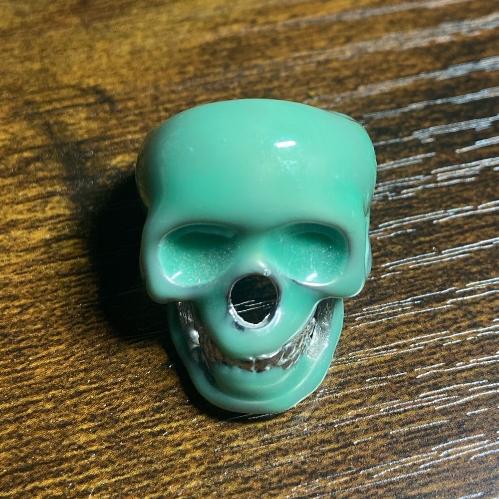 Mint green skull ring. Size 8